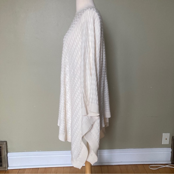 LULULEMON Light Ivory Divinity Poncho - Picture 6 of 10